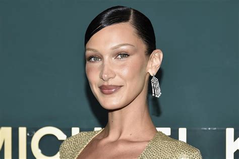 No, Dior didn’t replace Bella Hadid with an Israeli model .